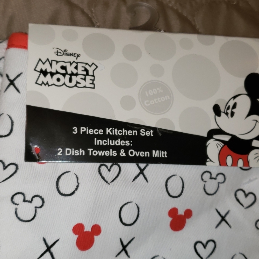 MICKEY MOUSE VALENTINE KITCHEN TOWELS AND MITT - Picture 2 of 5